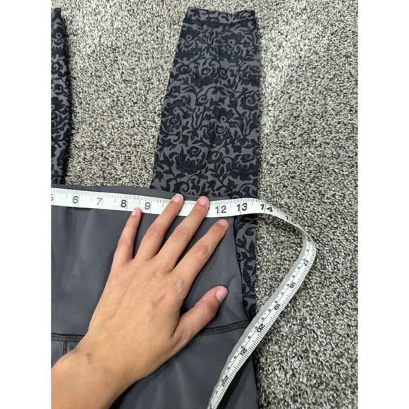 Lululemon Wunder Under Pant (Hi-Rise) Ooh-la-lace Wunder Under size 8 EUC - Picture 4 of 6